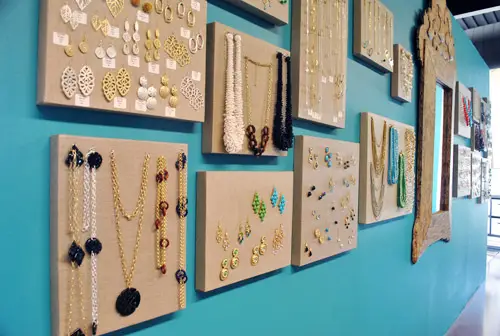 Pared de joyería Towne