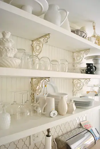 Julie 12 주방 선반 디테일