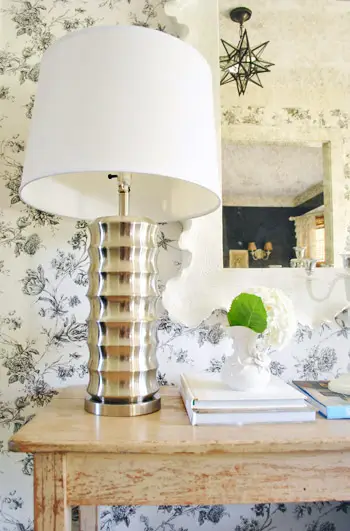 Julie 4 출품 세부정보