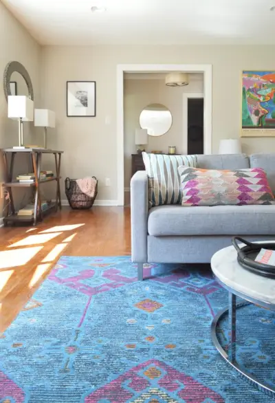 Richmond Rental Renovatie Kleurrijke woonkamer