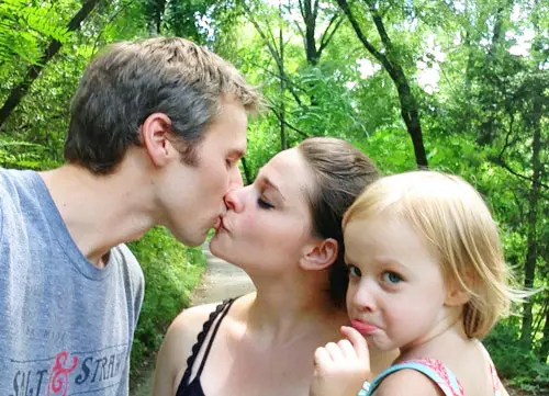 Целувка за годишнина