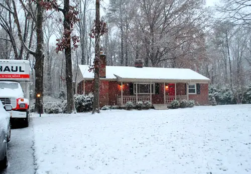 Sneeuwstorm in het oude huis