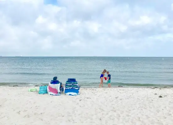 leeg kalm Cape Charles-strand aan Chesapeake Bay