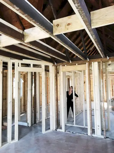 Verstevigingen aan het interieur van het strandhuis
