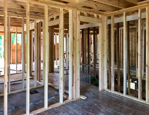 Dvostransko gradbeno okvirje zgoraj