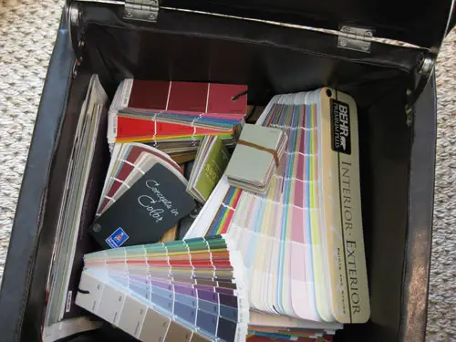 verf-stalen-dekken-in-opslag-poef