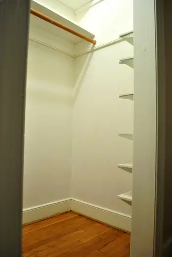 Skříň Claras7