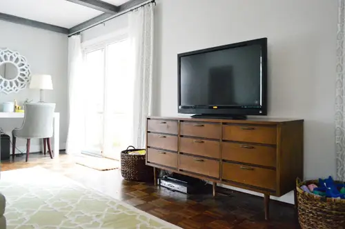4 Yakından Sonra TV Konsolu