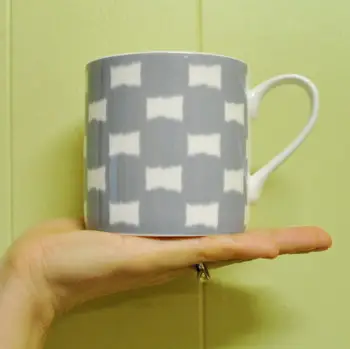 Vista lateral das canecas