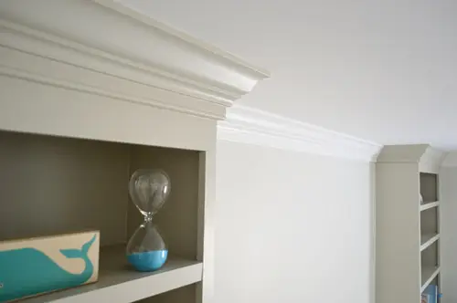 Top-of-build boekenplank met kroonlijst