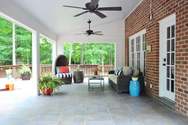 Egg Chair Final stiahnutý späť