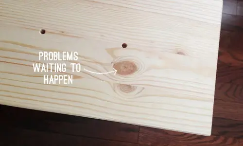 Knoop in te beitsen hout