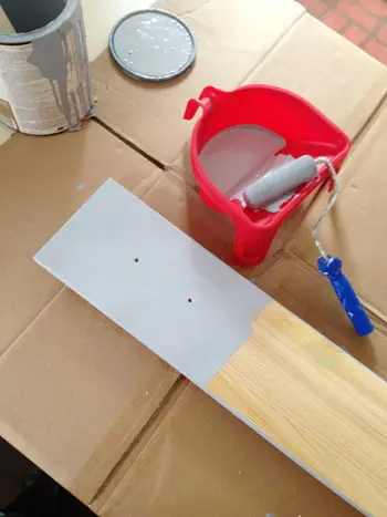 Houten lade gronderen met getinte primer