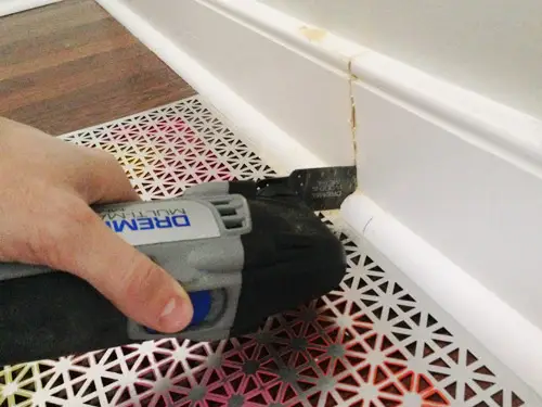 Dremel multimax gereedschap voor het snijden van plinten
