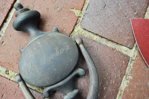 Knocker 5 Bližší rytina