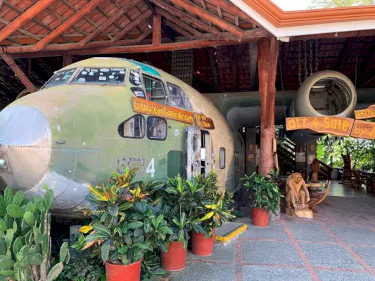 El Avion-restaurant in Manuel Antonio Costa Rica