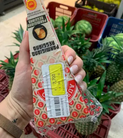 Plakje Kaas Met Prijskaartje In Costa Ricaanse Colones