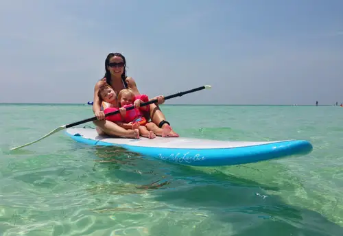 Destin SUP Katie met kinderen