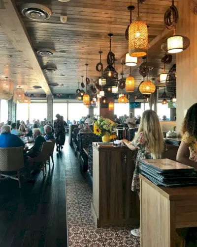 interieur van Beach House Restaurant in Pompano Beach, Florida
