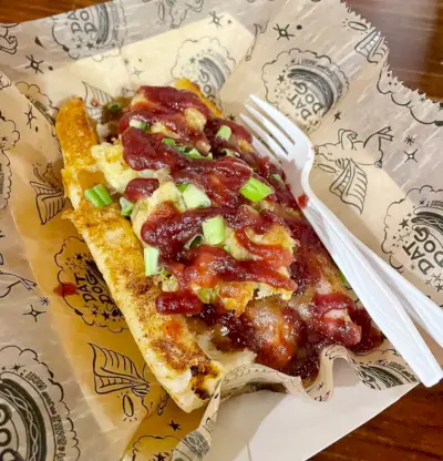 Speciale Thanksgiving-hotdog van Dat Dog in New Orleans