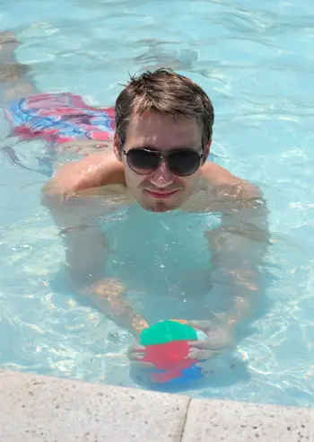 Strandzwembad John Face In Water