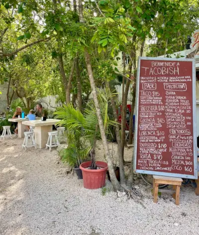 TacoBish-menu in het Spaans in Tulum, Mexico