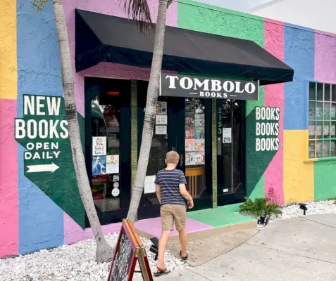 Tombolo Boeken Buitenkant in Sint-Petersburg, Florida