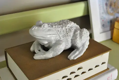 Keramická žaba po spreji
