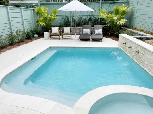 Medence jelenlegi házoldalunk