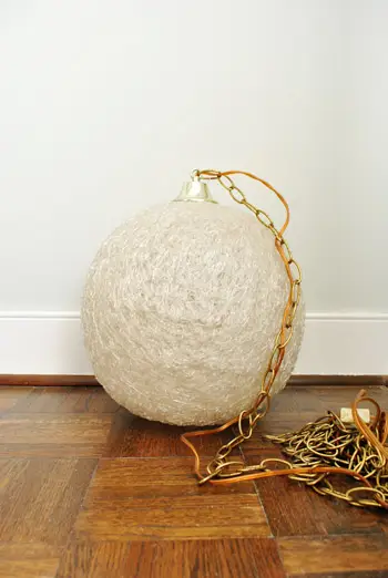 Hoe hang je een hanglamp in de kast?