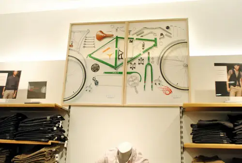 Een display uit de opening gebruiken als huis Art