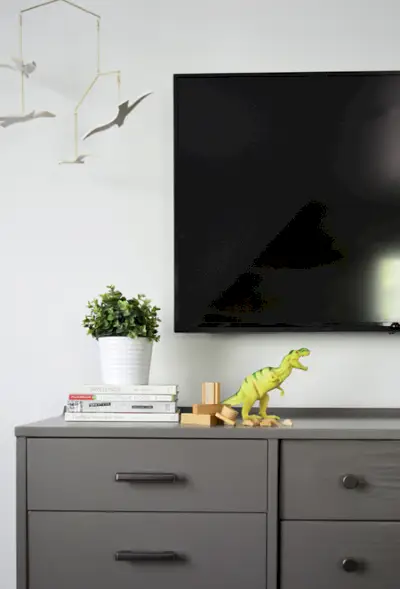 Hoe-TV-draden-Folkstone-Sherwin-Williams-Seagull-Mobile-Pottery-Barn verbergen