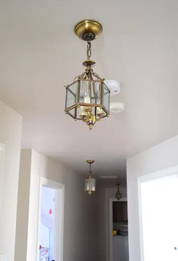Hoe nieuwe lampen in de gang op te hangen