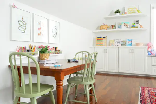 Speels-familie-bonus-kamer-kinderkunst-bureau