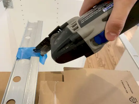 Ikea keuken Installeer Dremel metalen rail