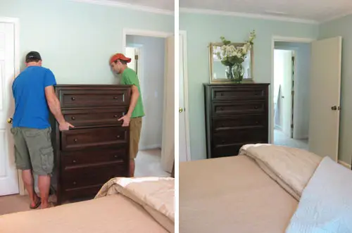 дечаци-премештају-комоду-нови-план-поправку-спаваћу собу
