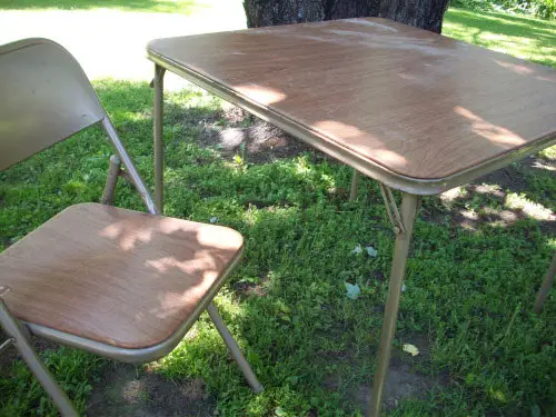 Como pintar e usar oleado em cadeiras dobráveis e mesa dobrável