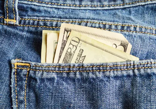 Como economizar dinheiro após um corte salarial